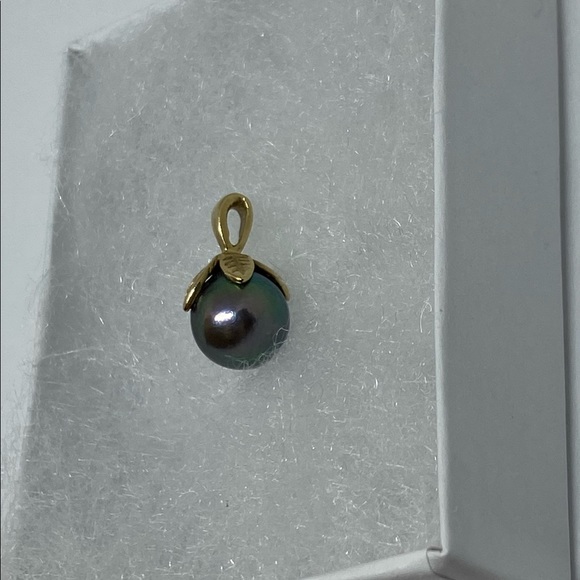 Solid 14kt Yellow Gold Colored Pearl Pendant - Picture 3 of 6